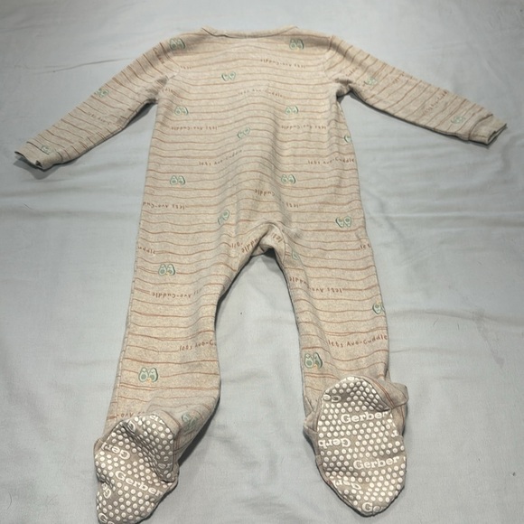 Gerber - footed sleeper with avocado design. 12 months - Picture 4 of 5